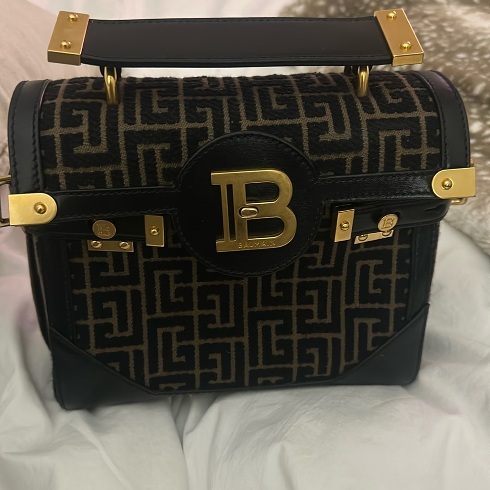Balmain box purse comes with strap